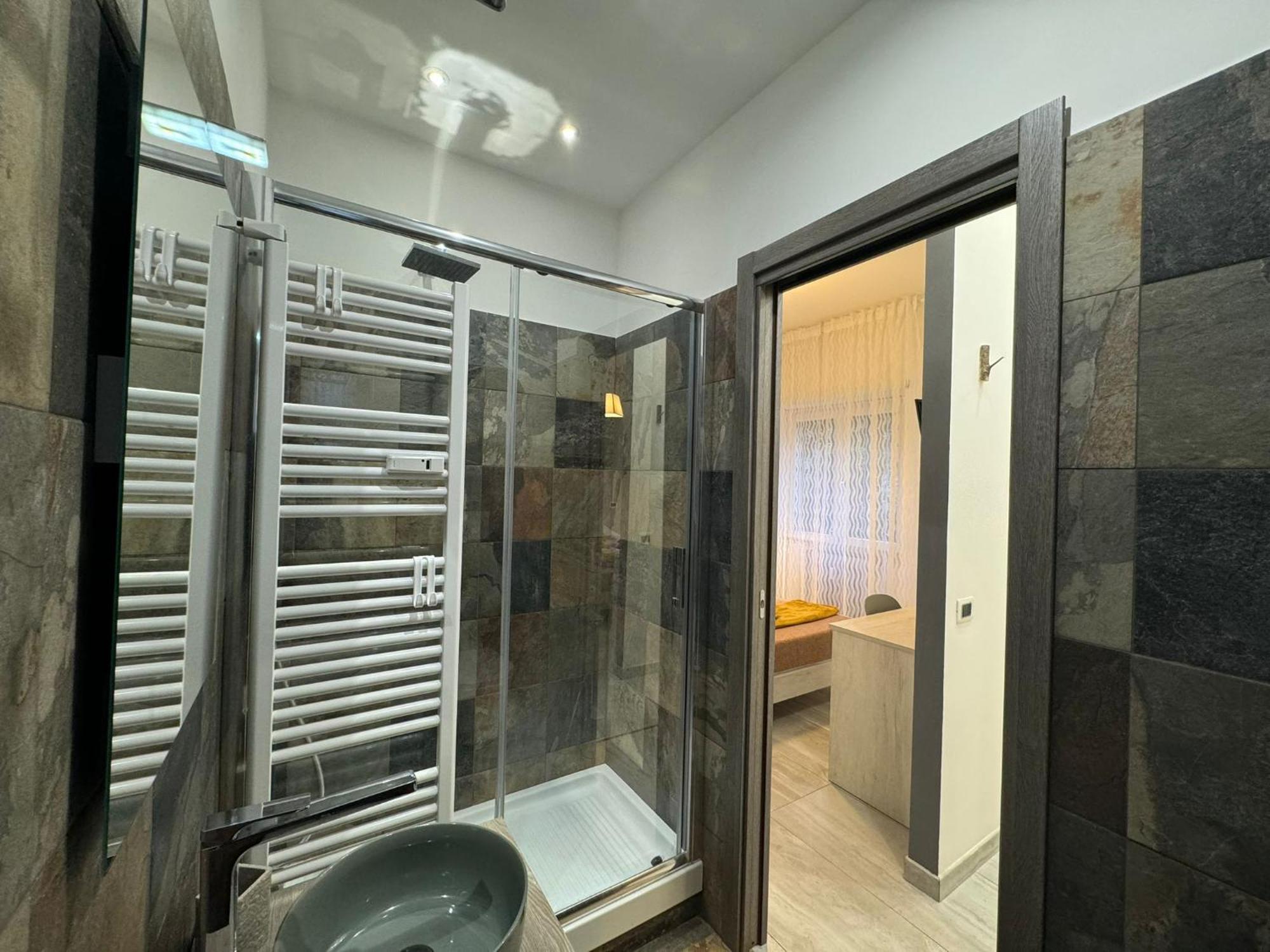 Elegant Escape By Ionio Metro Apartment Rom