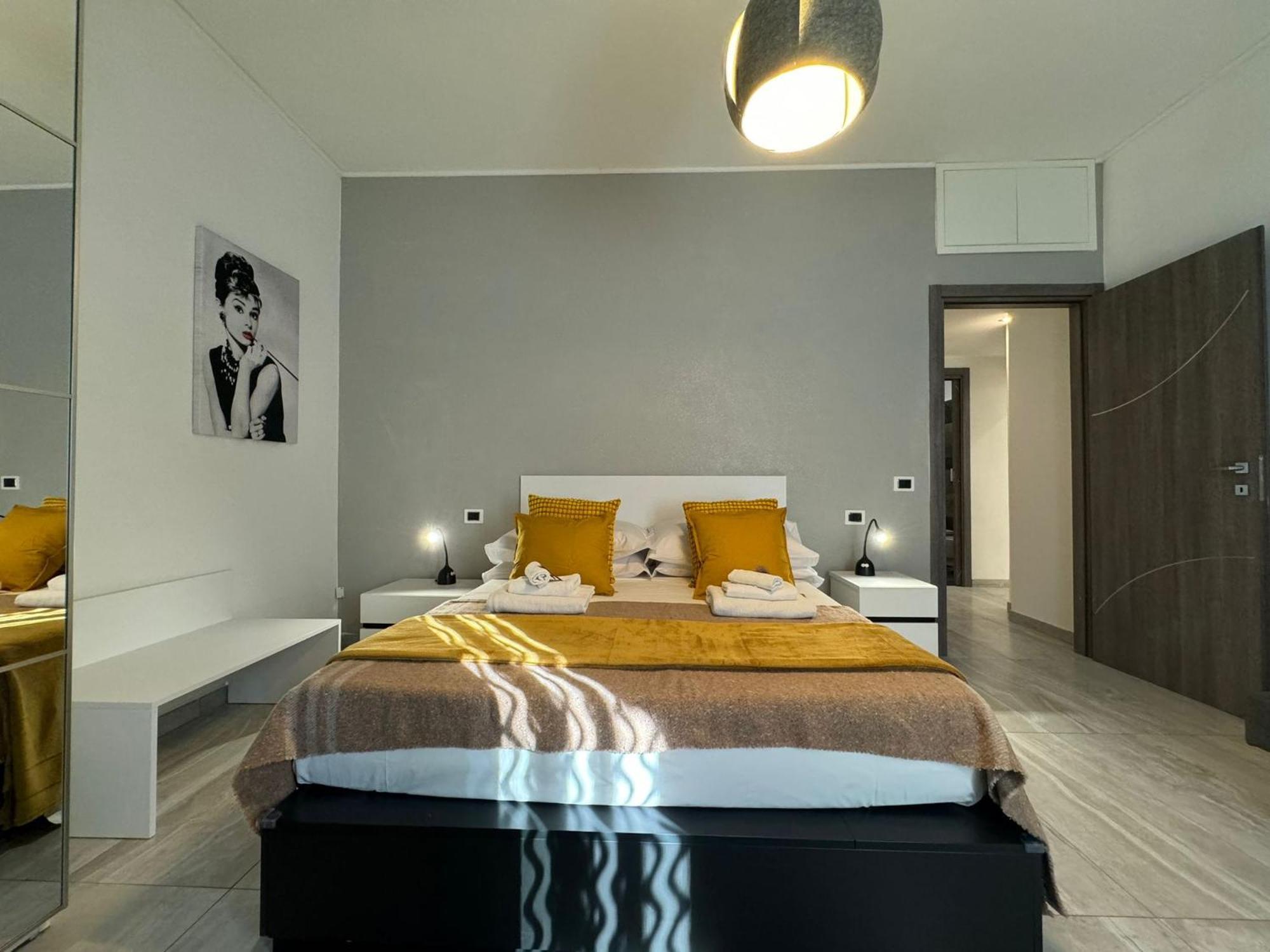Elegant Escape By Ionio Metro * Rom
